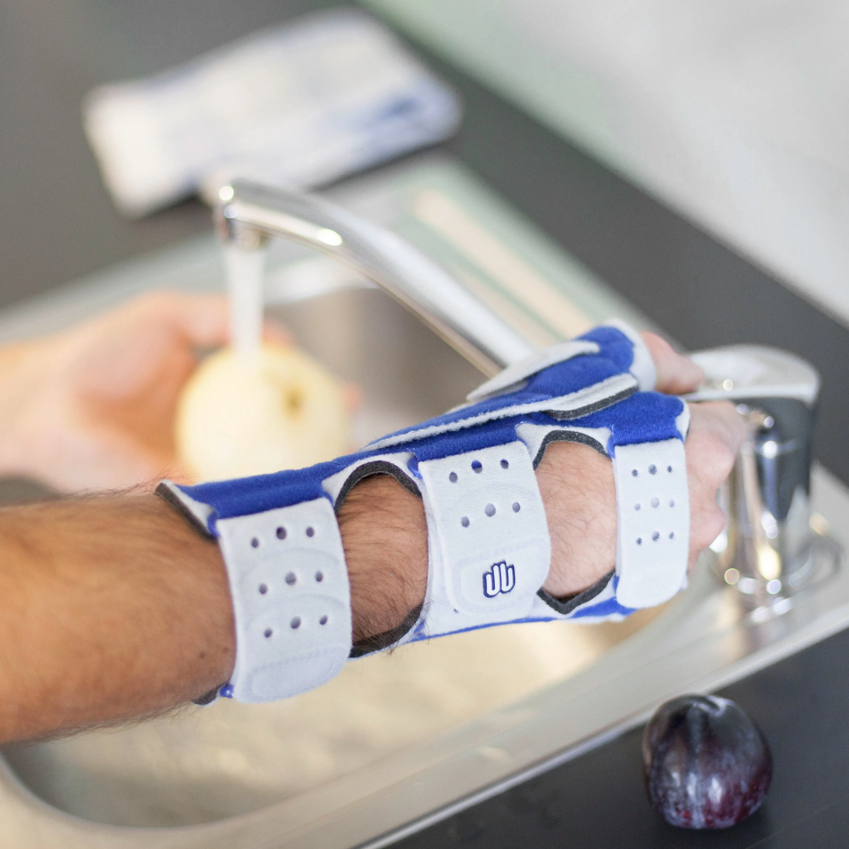 Bauerfeind Medical ManuLoc Rhizo - Wrist Support Brace with Thumb Splint