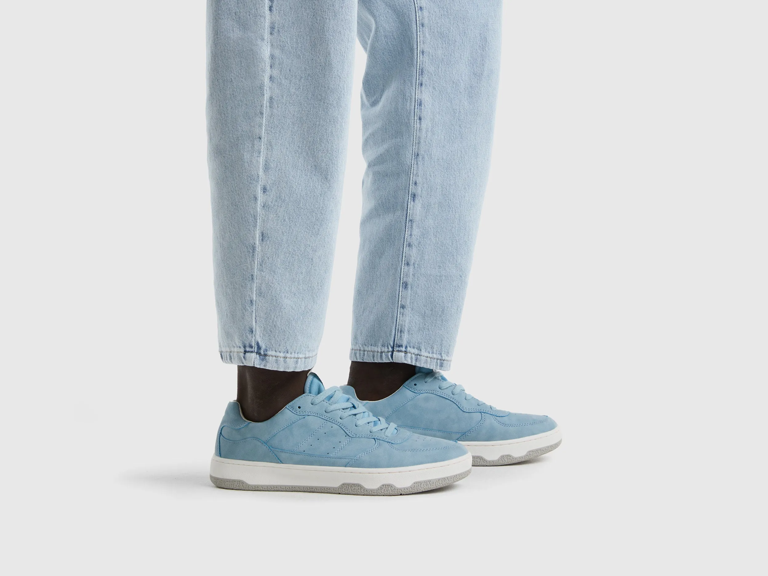 LIGHT BLUE LOW-TOP CANVAS SNEAKERS