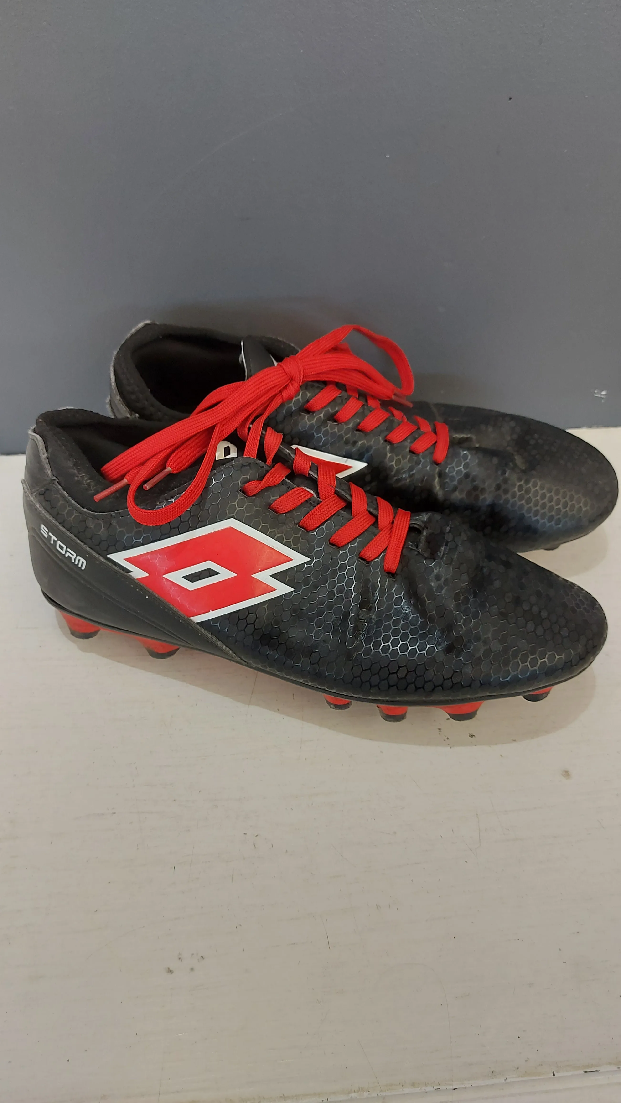 Lotto black soccer cleats 9