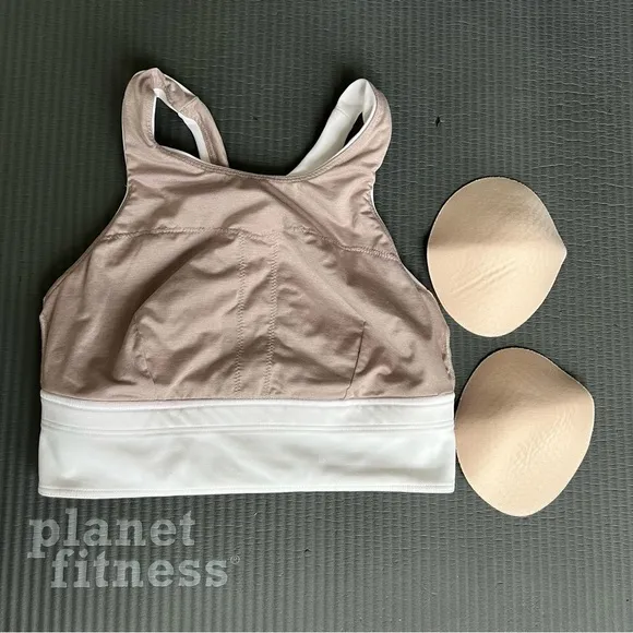 Lululemon Racerback Sports Bra in White sz.6 A/B cup