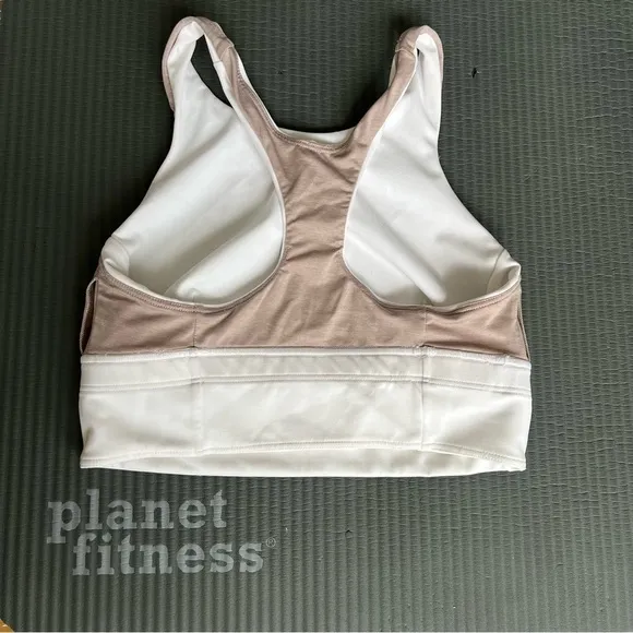 Lululemon Racerback Sports Bra in White sz.6 A/B cup
