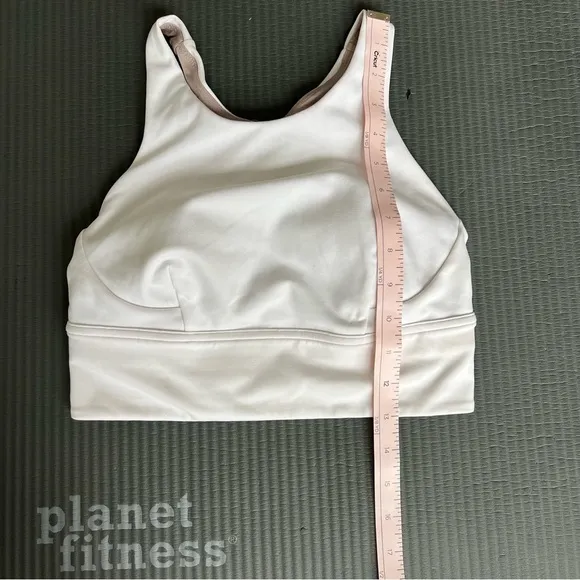 Lululemon Racerback Sports Bra in White sz.6 A/B cup