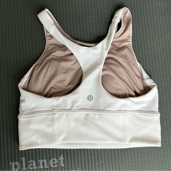 Lululemon Racerback Sports Bra in White sz.6 A/B cup