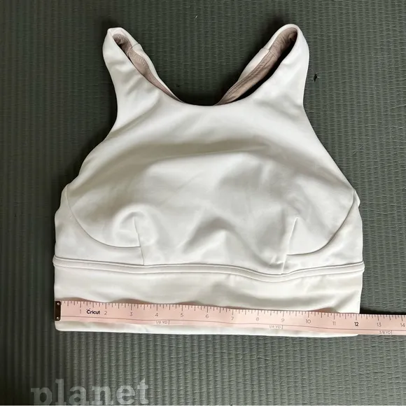 Lululemon Racerback Sports Bra in White sz.6 A/B cup
