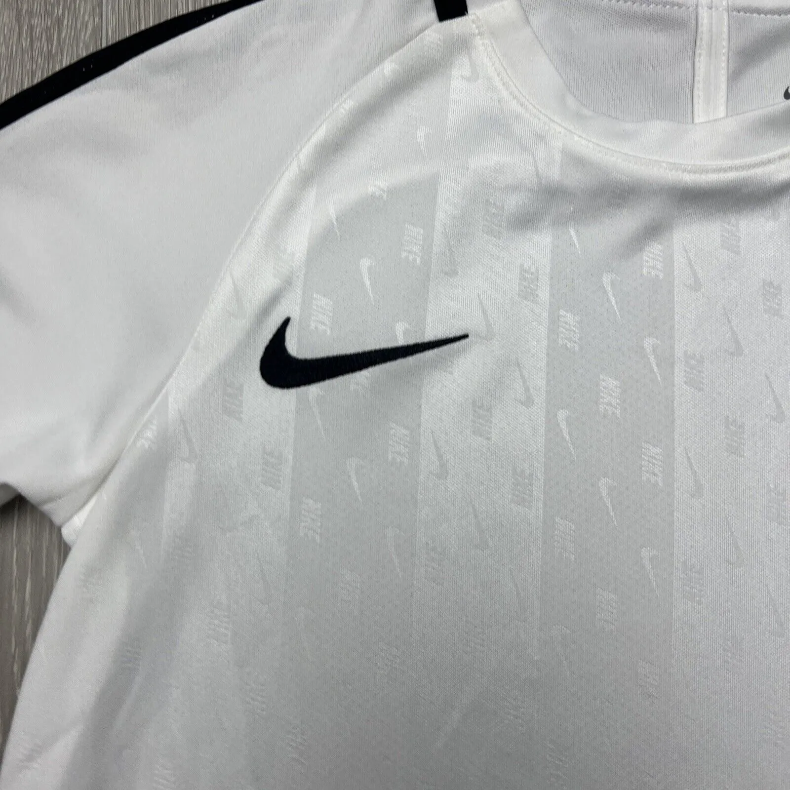 Nike Boys white Soccer Jerseys Size Small (New)