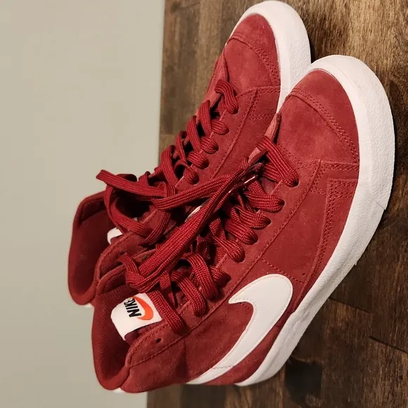 Nike mid 77' maroon dark red blazers youth size 6.5 women's 8.5