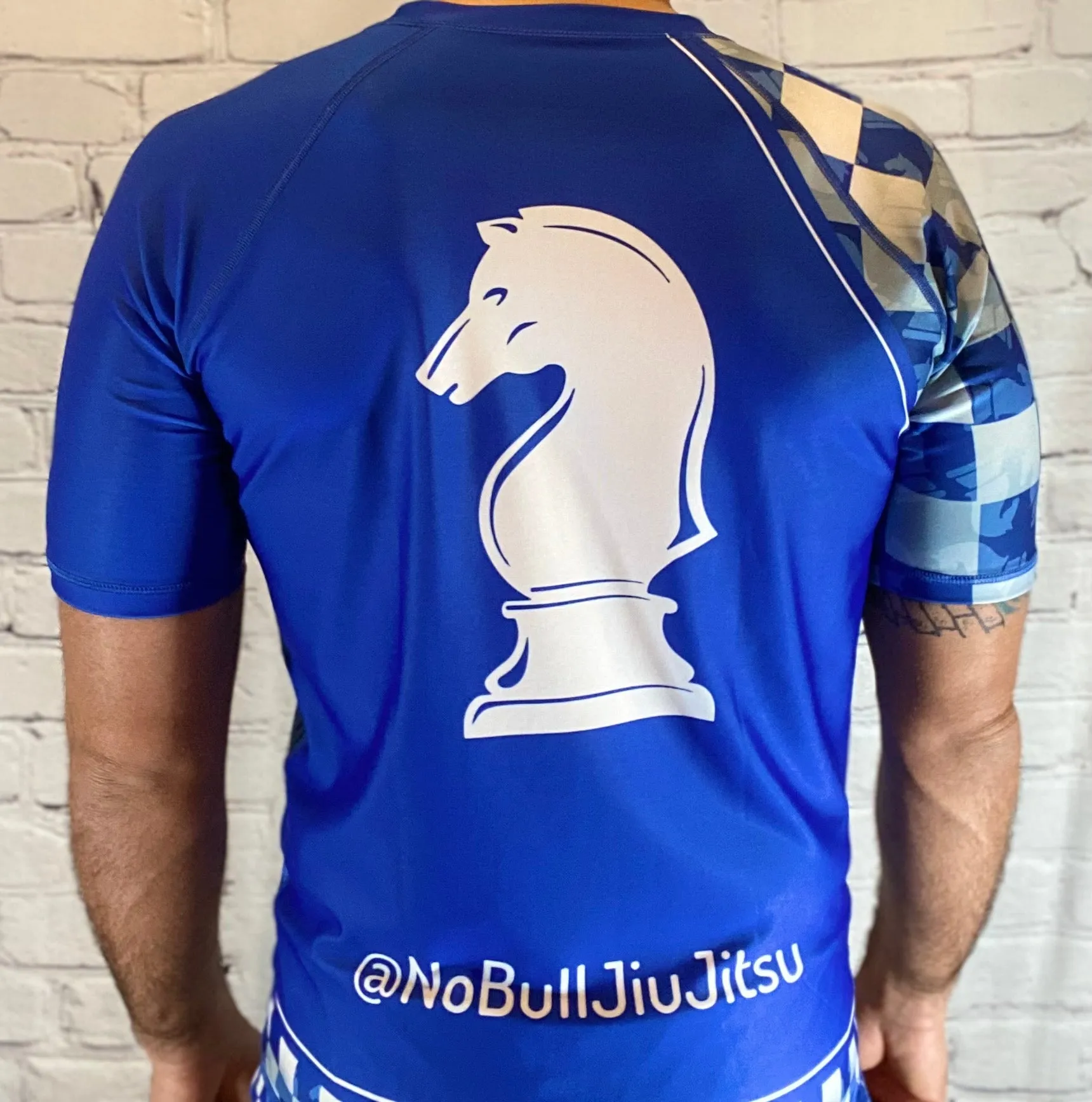 Noble Brands Jiu Jitsu BJJ Rash Guard Men’s Bjj No GI MMA Ranked Short Sleeve Compression Rash Guards - Blue Belt Knight Chess Piece Design