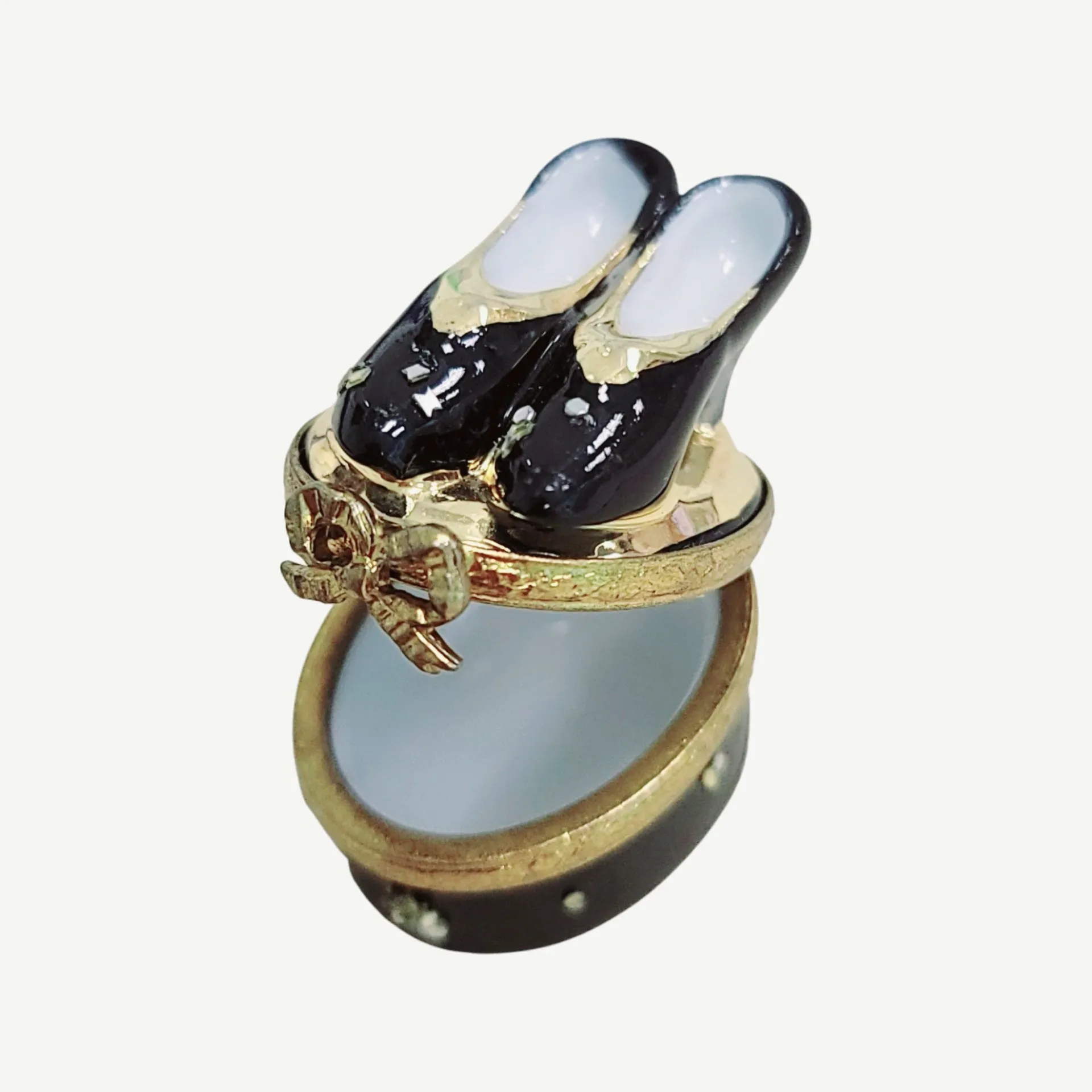 Shoes on Oval