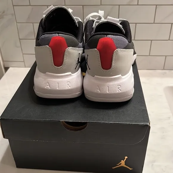 Youth Jordan Air 200E