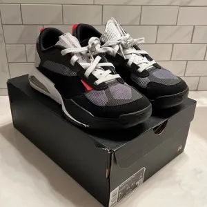 Youth Jordan Air 200E