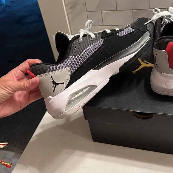 Youth Jordan Air 200E