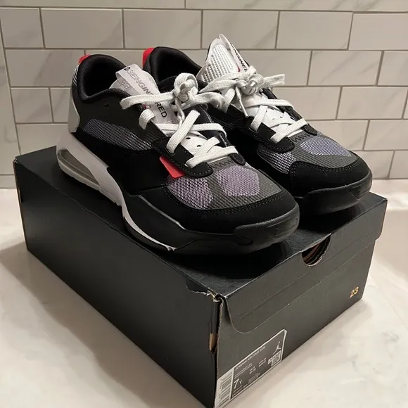 Youth Jordan Air 200E